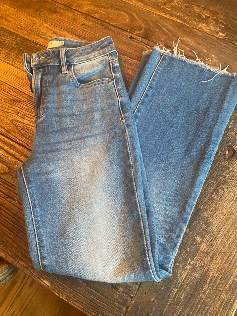 Hidden cropped Women's Light Blue Frayed Hem Jeans